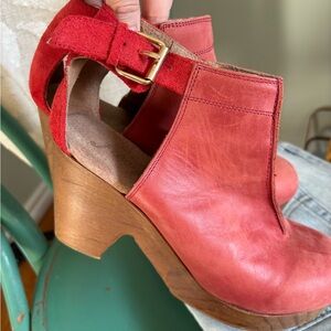 Free People Amber Orchard 🍎 Clogs in Red